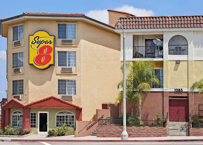 Super 8 By Wyndham Los Angeles Downtown